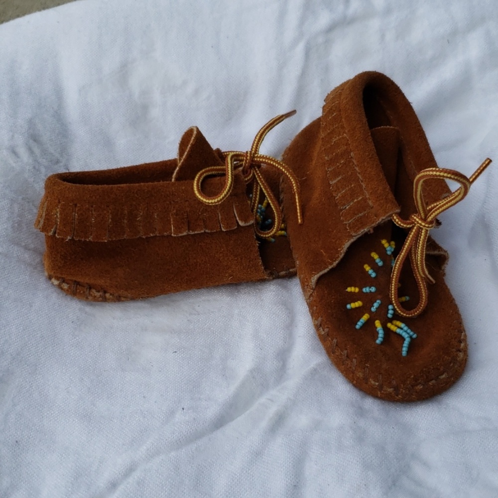 taos moccasins